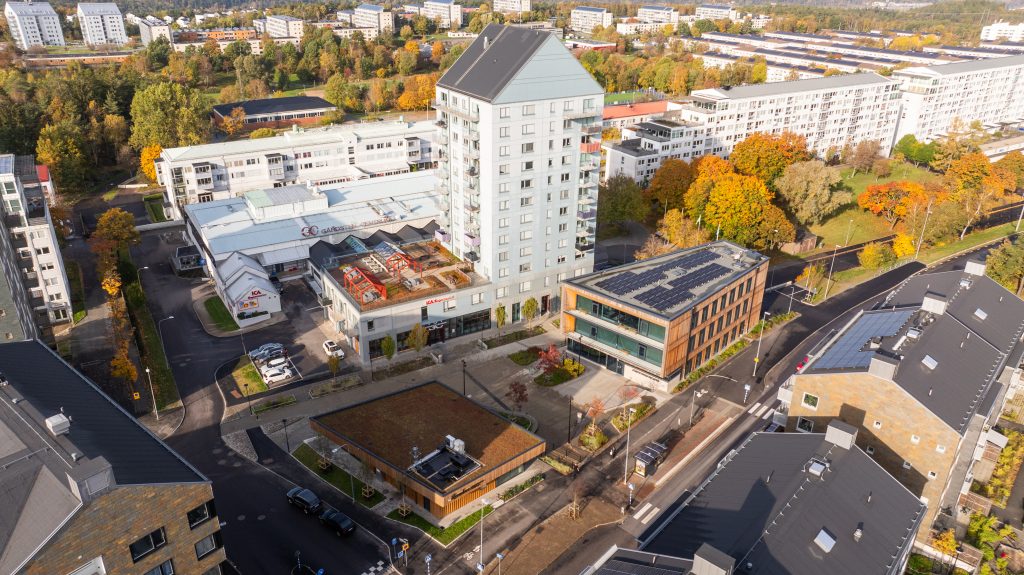Salviatorget med Brf Utsikten, och Gårdsten centrum